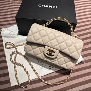 Chanel Cream Quilted Shoulder Bag with Gold Chain